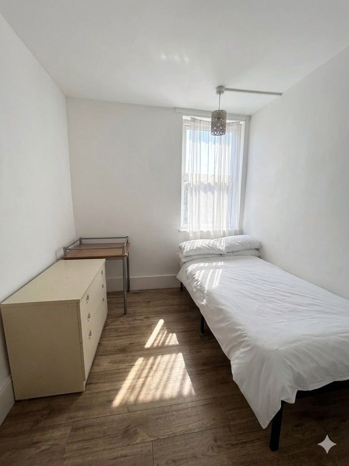 Room in a Shared Flat, Bird In Bush Road, SE15, N1 7GU