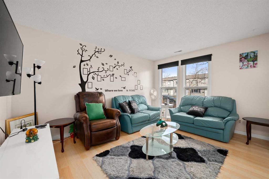 Additional image 2 of 124 Berkley Way NW, Calgary, AB, T3K 1B6