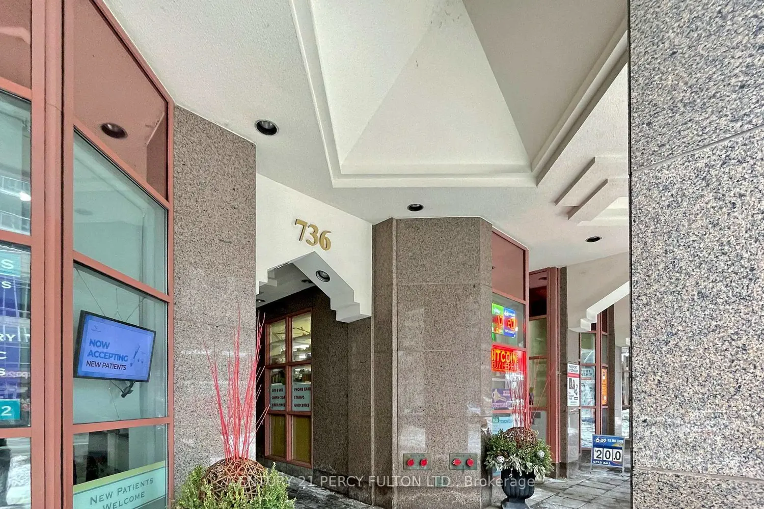 736 Bay Street 703 photo 5