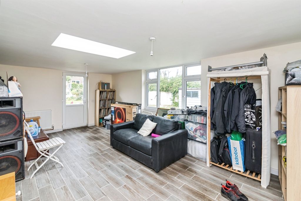 Additional image 16 of 2 bed flat for salePakefield Street, Lowestoft NR33