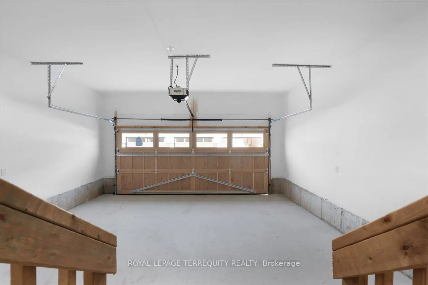 Additional image 17 of 38 Kingbird Common