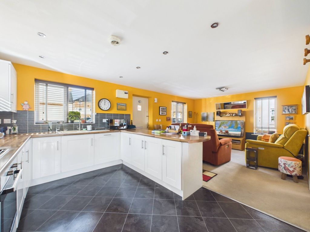4 bed detached house for saleWhitley Road, Upper Cambourne, Cambridge, Cambridgeshire CB23 photo 2