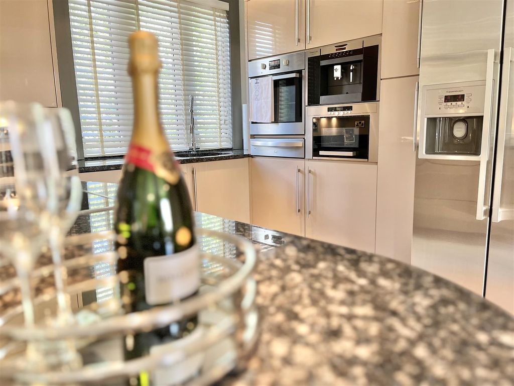 Additional image 18 of 2 bed flat for sale6 Norcliffe Hall, Altrincham Road, Wilmslow SK9