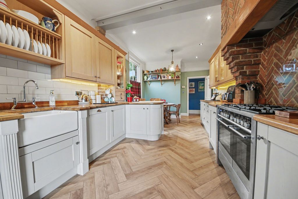 Additional image 10 of 6 bed property for saleThorold Road, Bitterne Park SO18