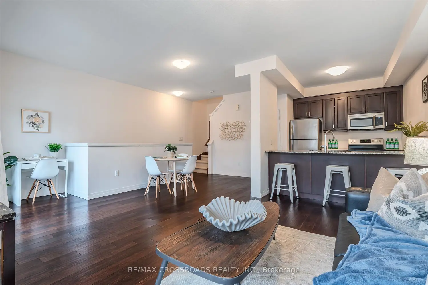 Additional image 3 of 4 Near Lane