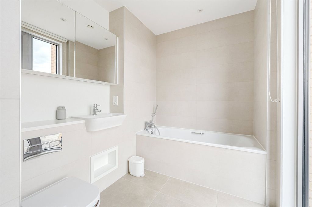 Additional image 17 of 3 bed flat for saleBayside Apartments, 62 Brighton Road, Worthing, West Sussex BN11