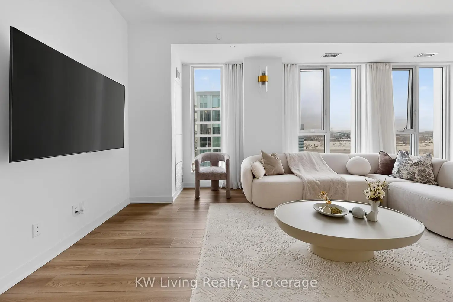 8119 Birchmount Road 1606 photo 5