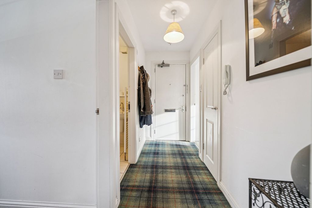 Additional image 8 of 2 bed flat for saleFlat 2 Whinbrae Court, Helensburgh G84