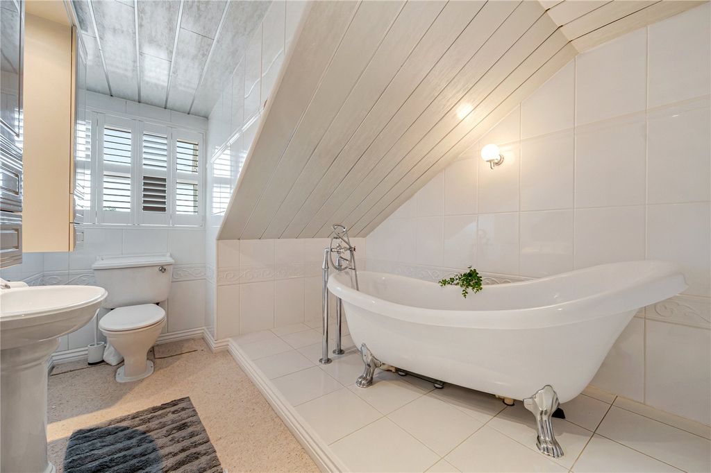 Additional image 12 of 4 bed flat for saleBridge House, Bridge Court, Harrogate Road, Harewood, Leeds LS17