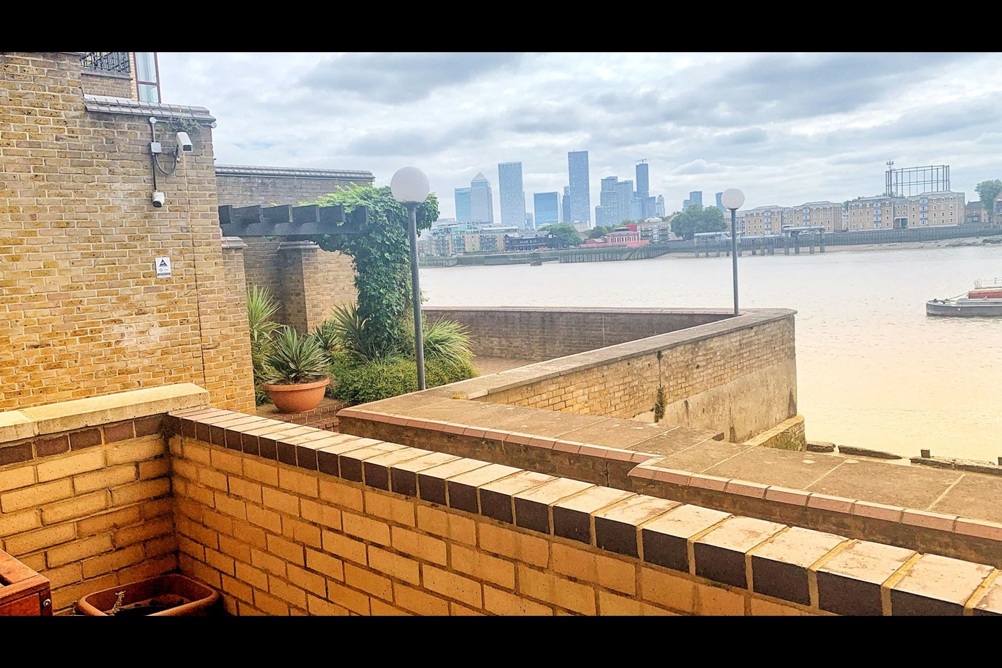 2 Bed Flat, Wapping High Street, E1W, N1 7GU