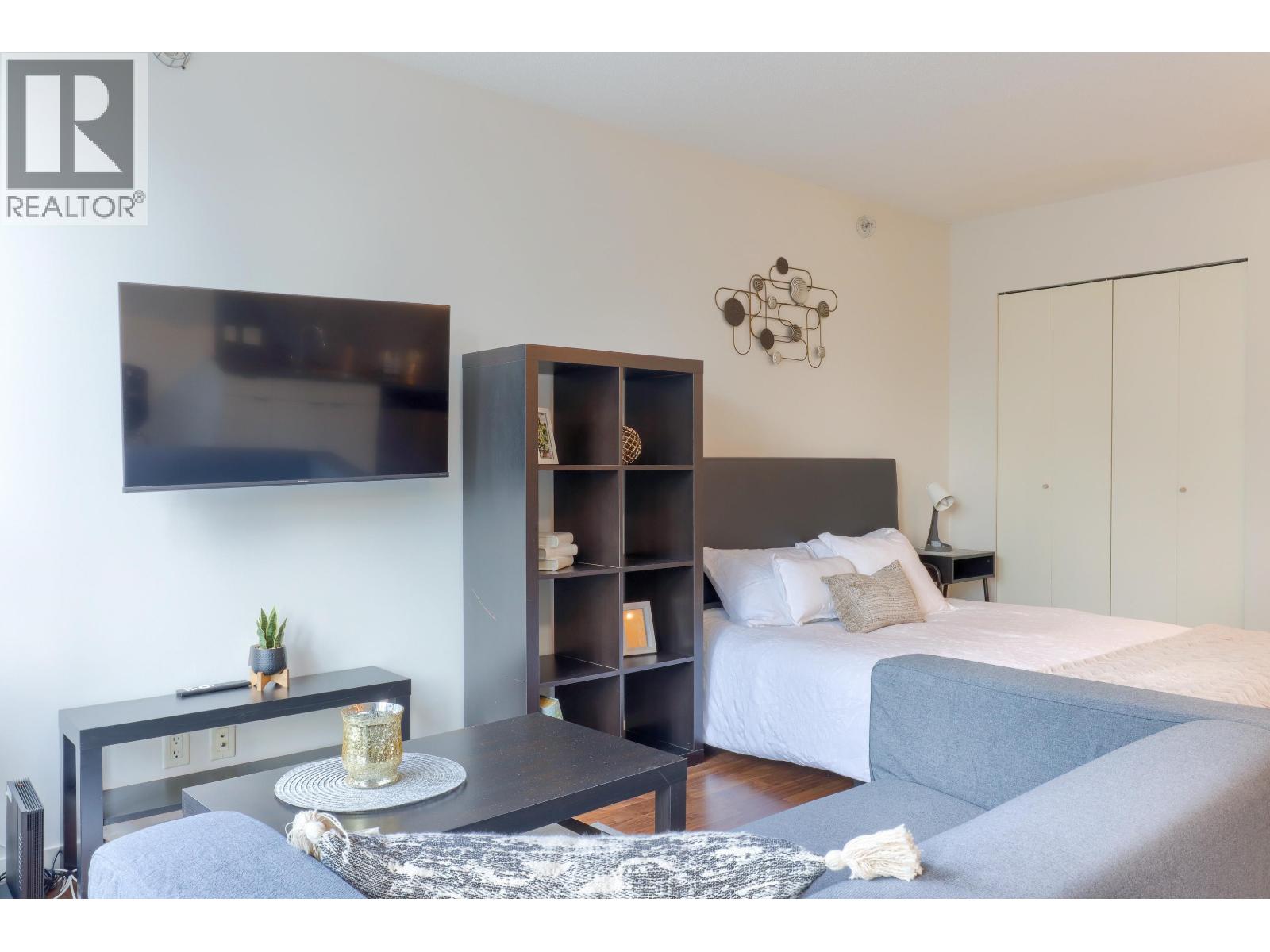 508 233 ROBSON STREET