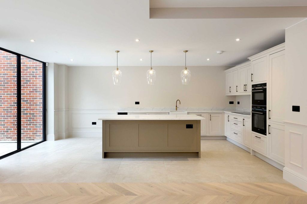 Additional image 4 of 2 bed flat for saleLedborough Lane, Beaconsfield HP9