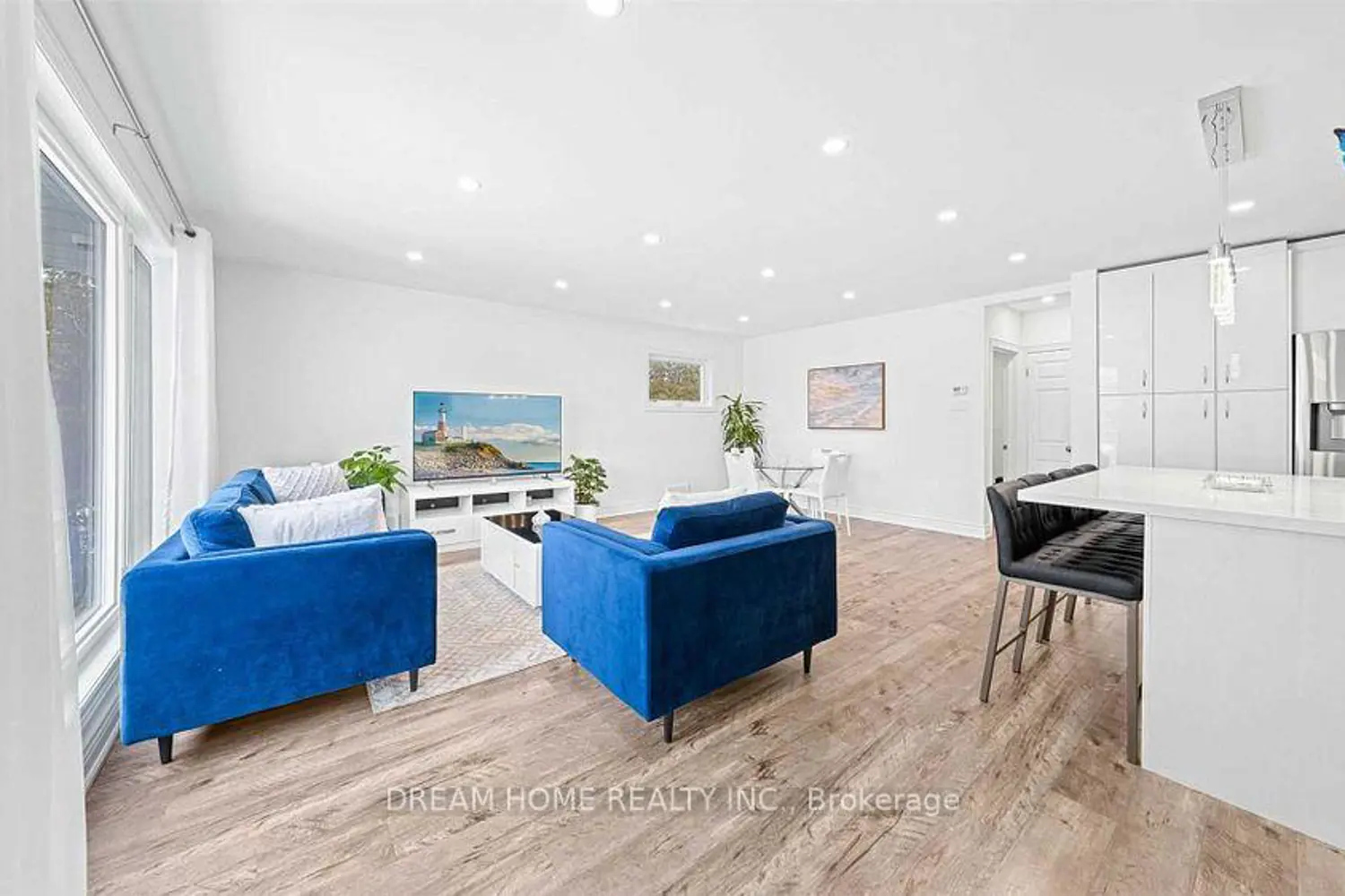 302 Crosby Avenue photo 3
