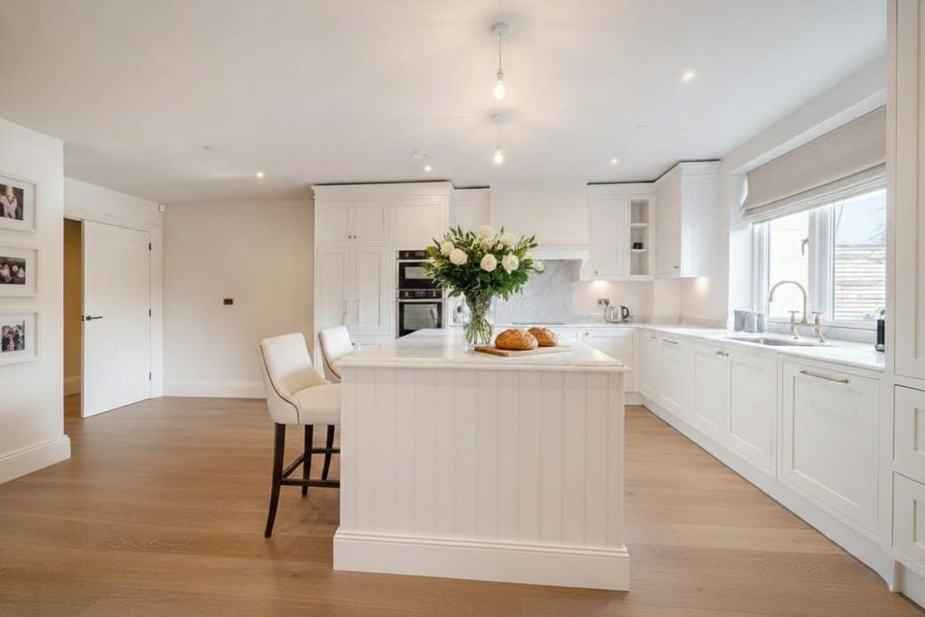 Additional image 5 of 2 bed flat for saleCastle Hill, Farnham GU9