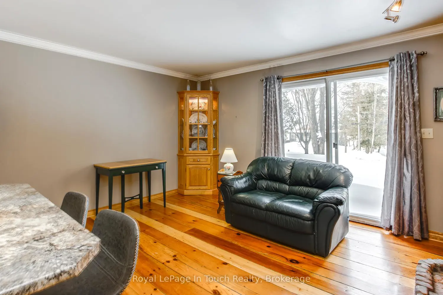 2554 Champlain Road photo 3