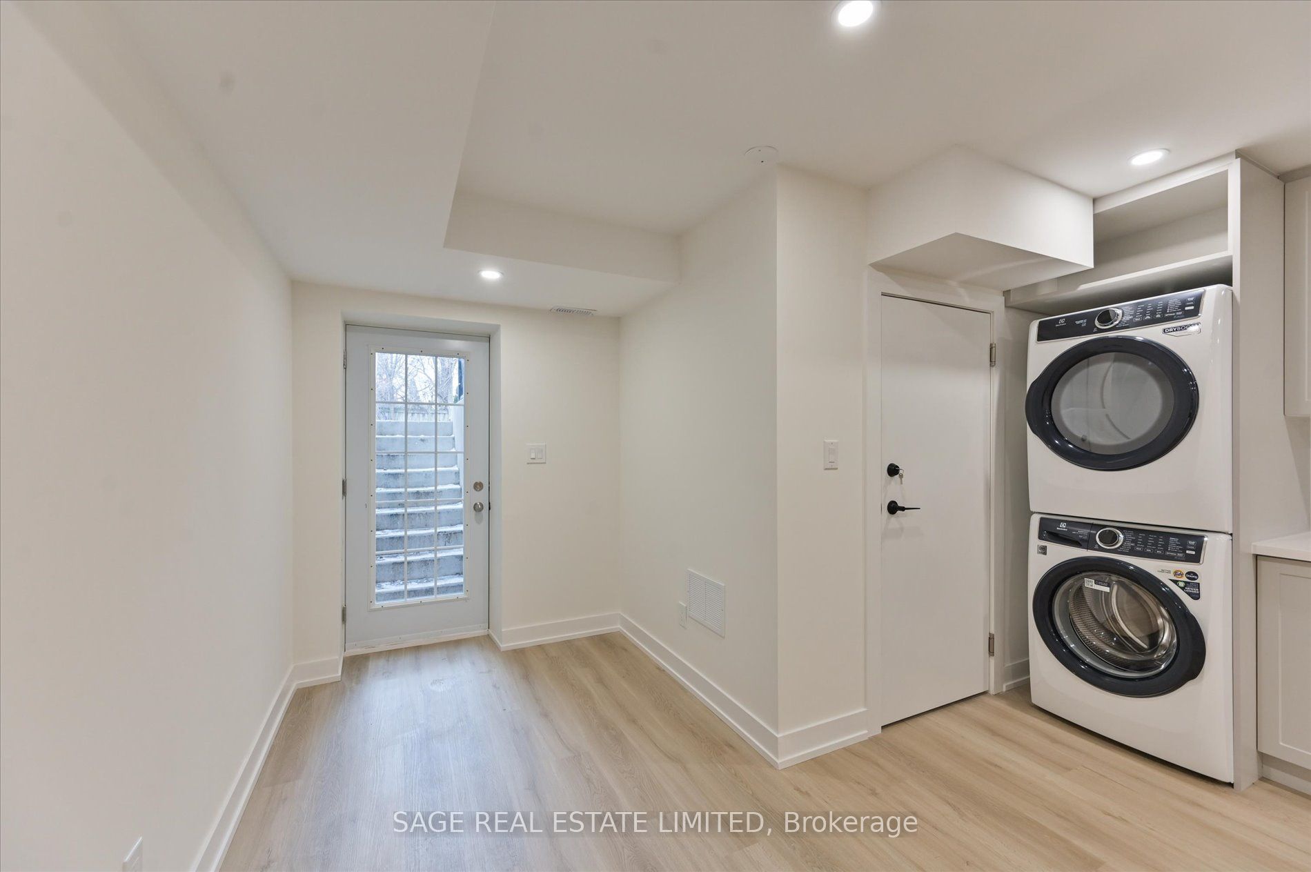 Additional image 3 of Lower-91 Hogarth Avenue, Toronto, ON, M4K 1K5