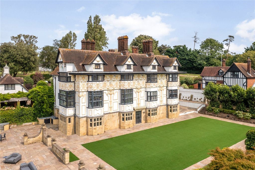 6 bed detached house for saleCopped Hall, Epping, Essex CM16 photo 2