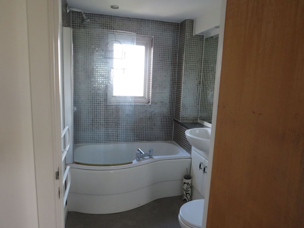 Additional image 15 of 3 bed flat for saleFlat, Cwrt Westfa, Pentre Doc Y Gogledd, Llanelli SA15