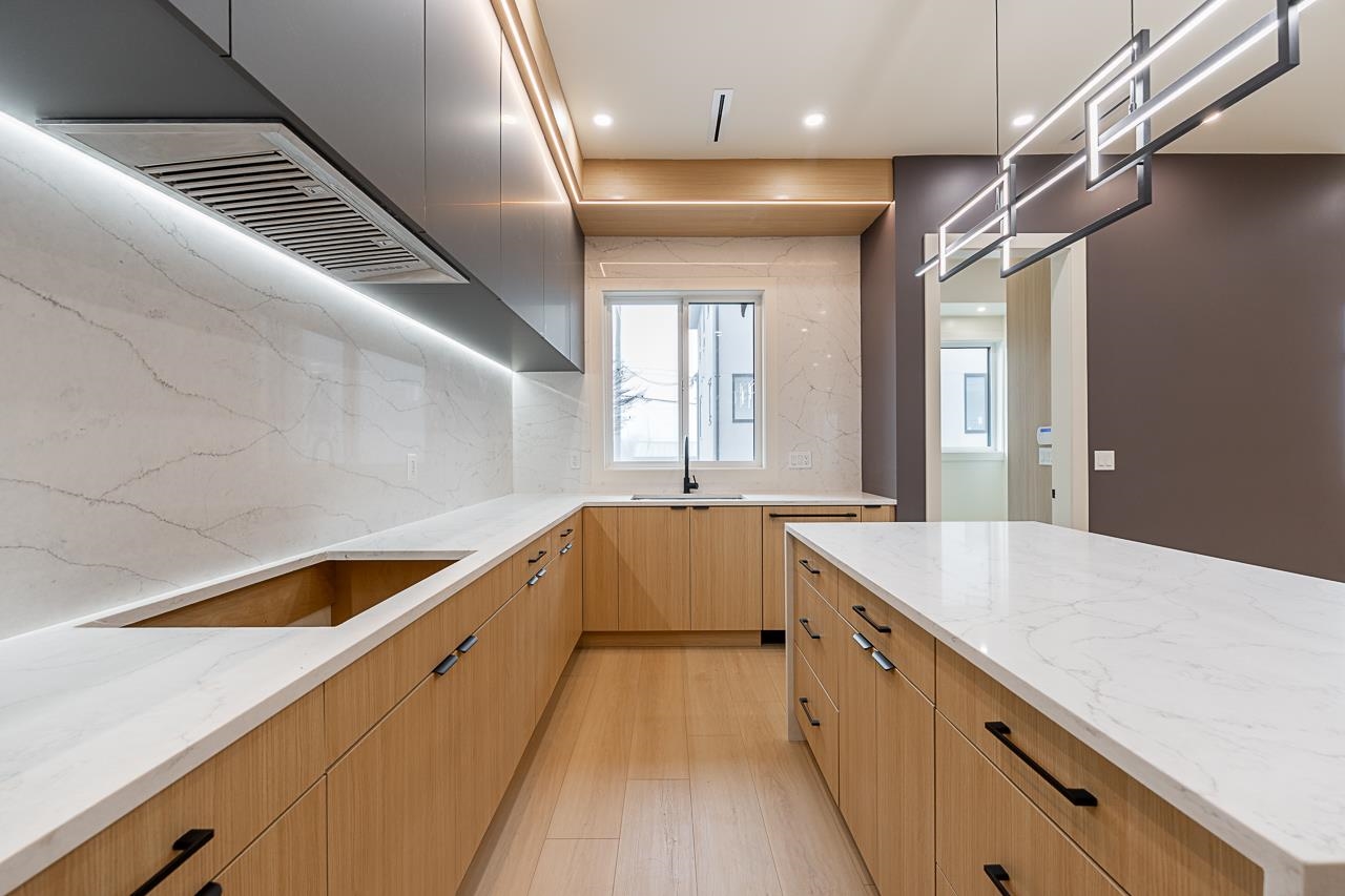 Additional image 3 of 2-6554 Charles Street, Burnaby, BC, V5B 2H1