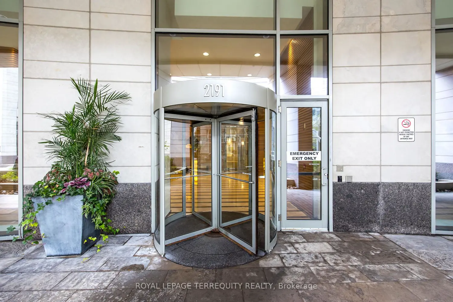 Additional image 17 of 2191 Yonge Street 1004