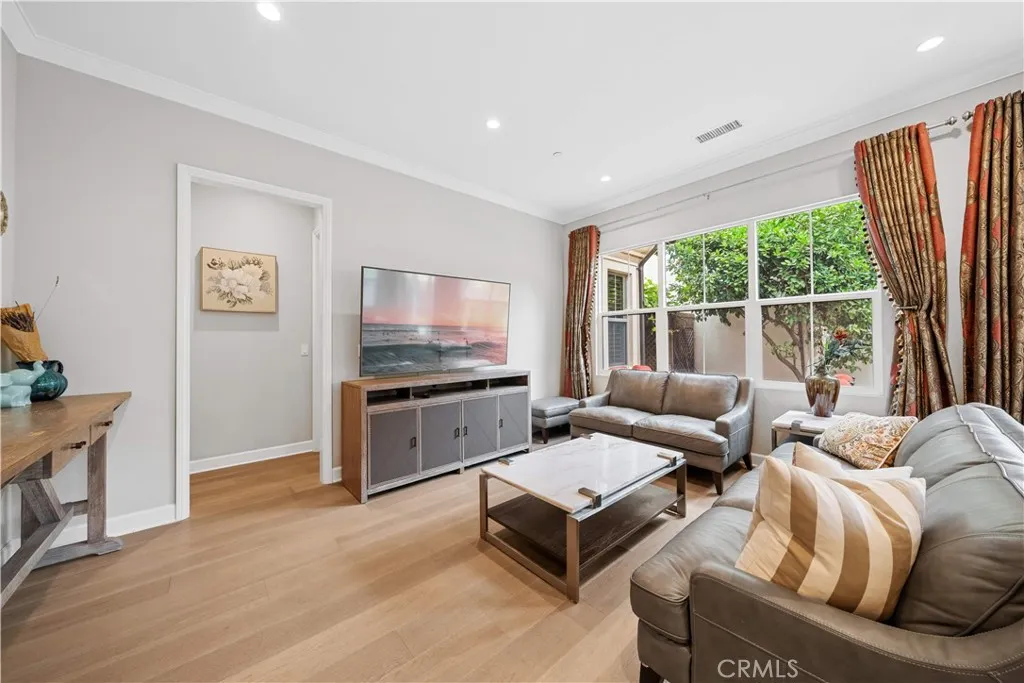 Additional image 17 of 114 Guinness, Irvine, CA 92620