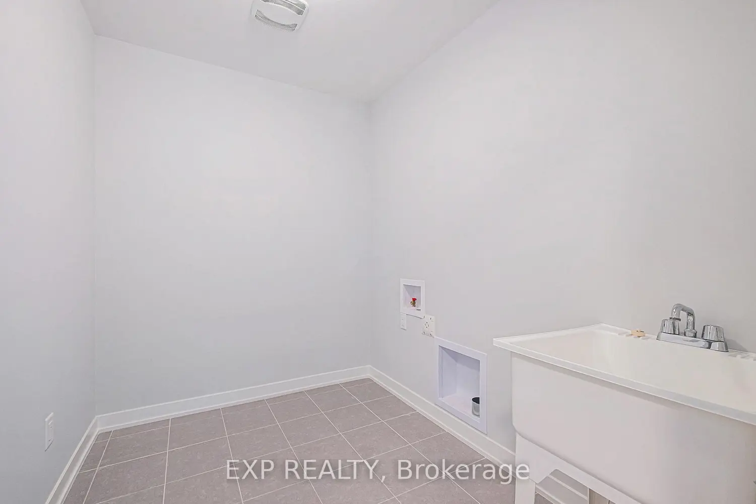 Additional image 11 of 1031 De Pencier Drive