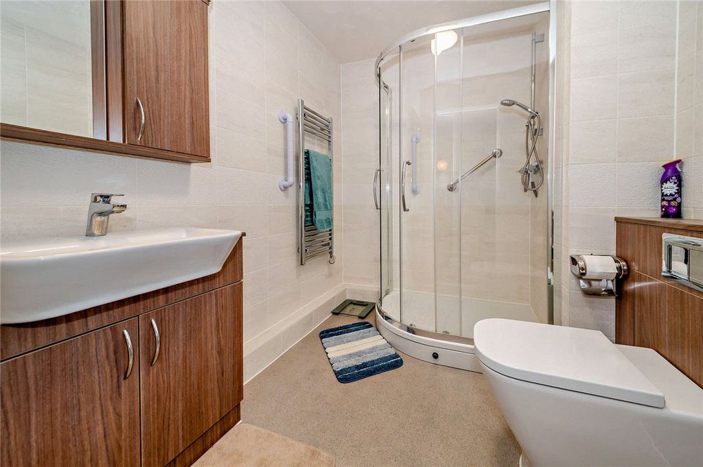 Additional image 11 of 2 bed flat for saleWest Street, Newbury, Berkshire RG14