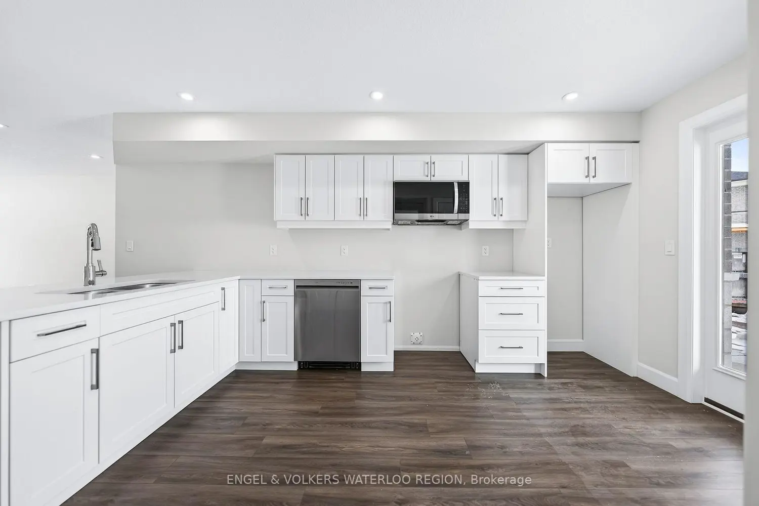 Additional image 10 of 3202 Vivian Line 47