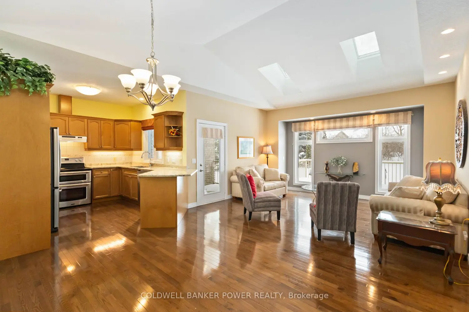 2295 Kains Road 5 photo 5