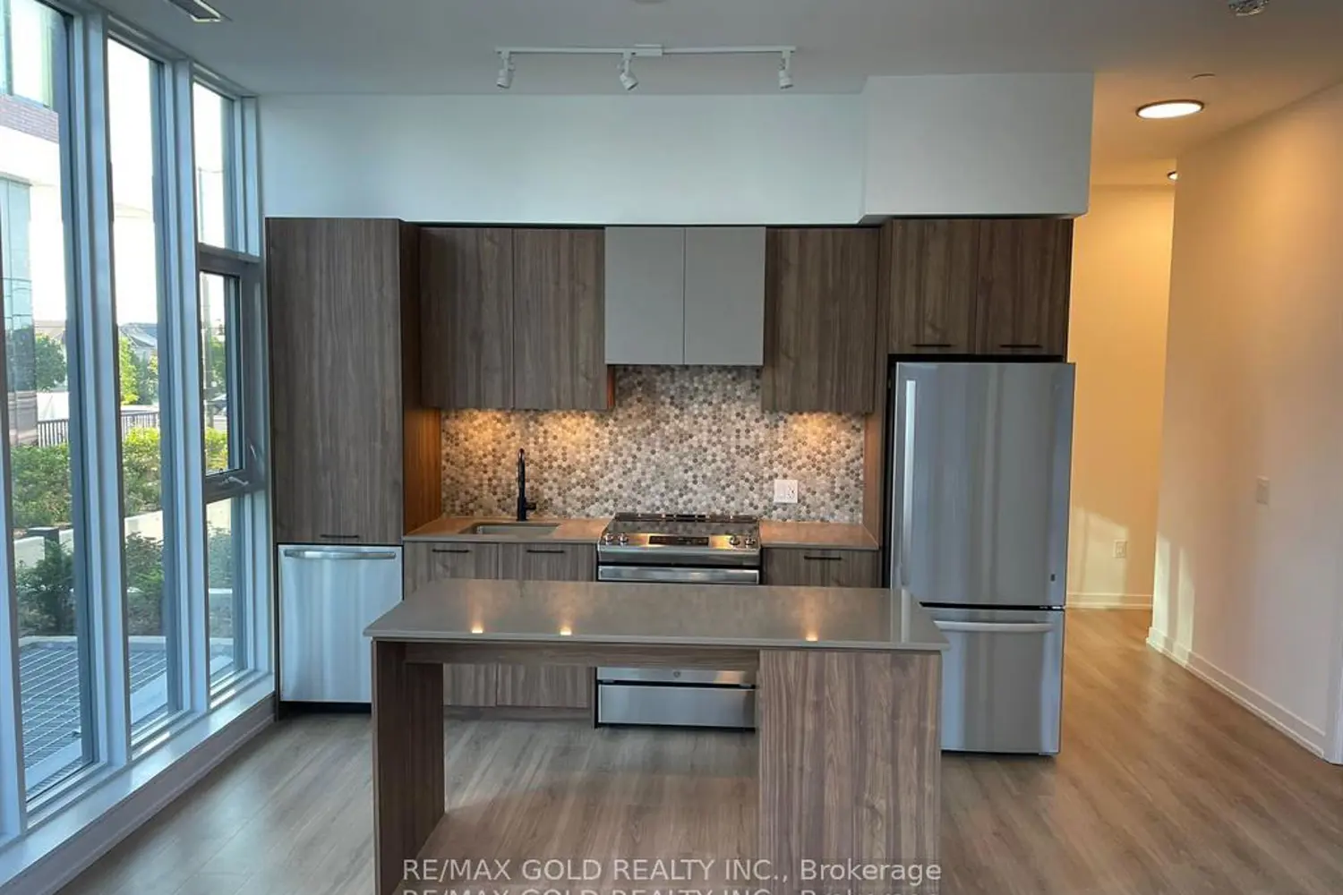 Additional image 16 of 10 Lagerfeld Drive 104