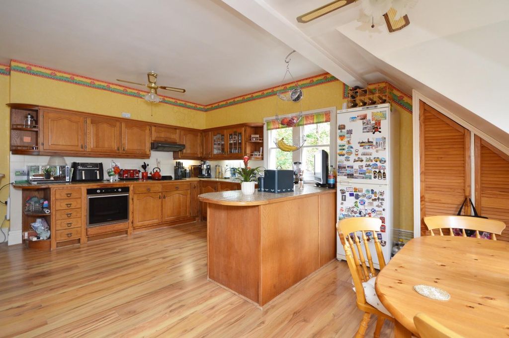 2 bed flat for saleBath Road, Bitton BS30 photo 4