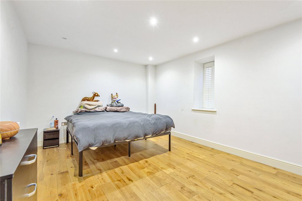 Additional image 6 of 3 bed flat for saleChurchgate Street, Bury St. Edmunds, Suffolk IP33