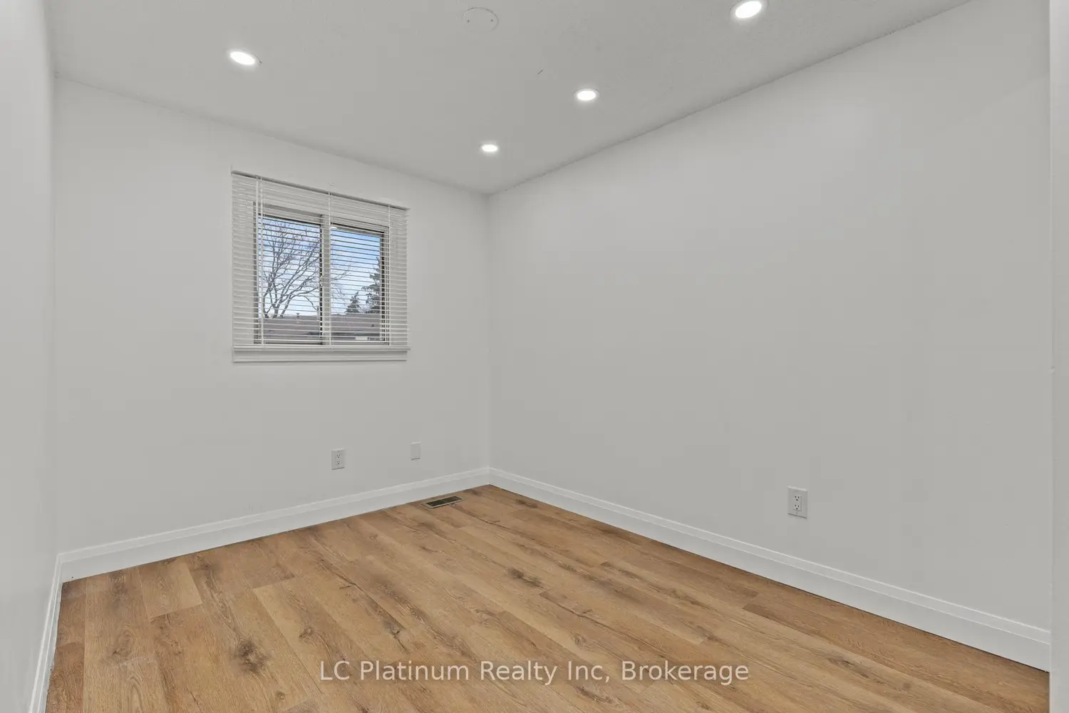 Additional image 15 of 302 Vine Street 29