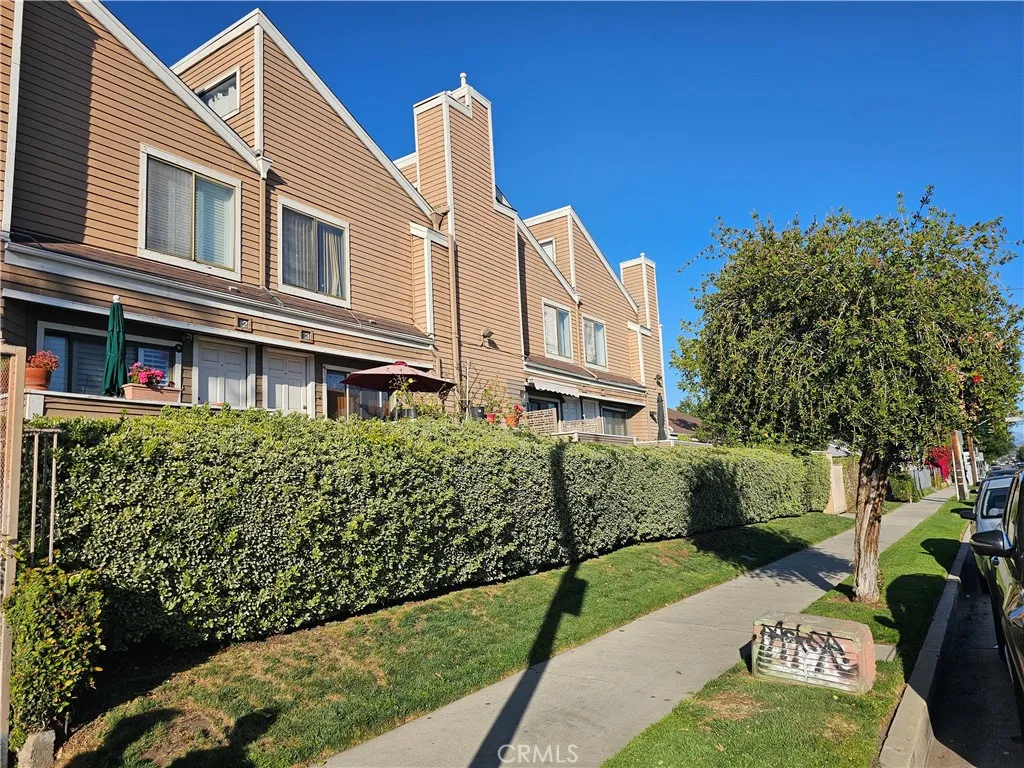 Additional image 2 of 15125 Nordhoff St, North Hills, CA 91343