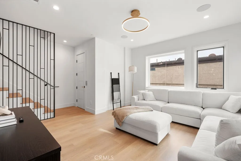 Additional image 3 of 903 W Duarte Road, Arcadia, CA 91007