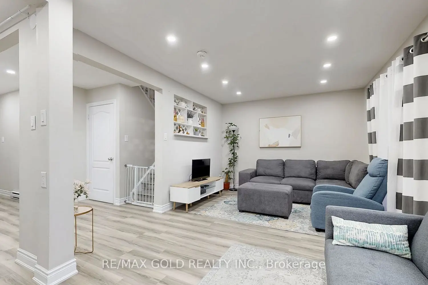 12 Glencastle Square