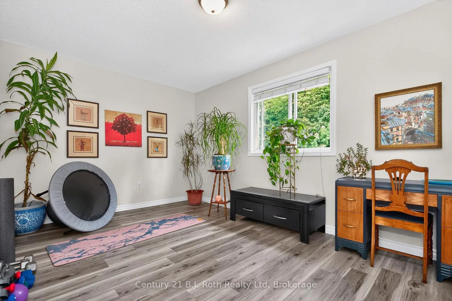156 Southwinds Crescent photo 3