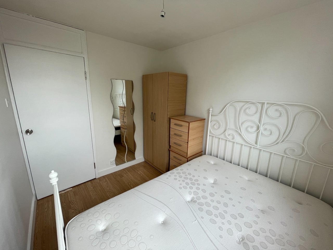 Additional image 2 of Room in a Shared Flat, Blomfield Court, SW11, N1 7GU