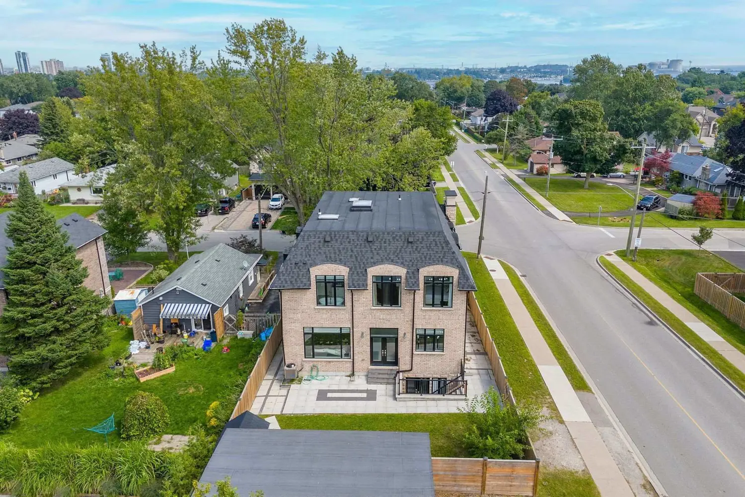 Additional image 2 of 736 Hillview Crescent