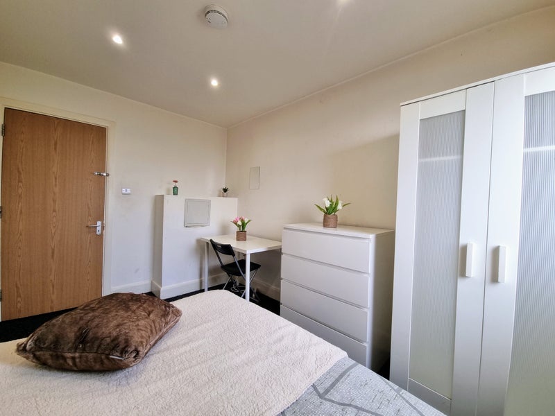Room in a Shared House, London, E2, E2 6AW