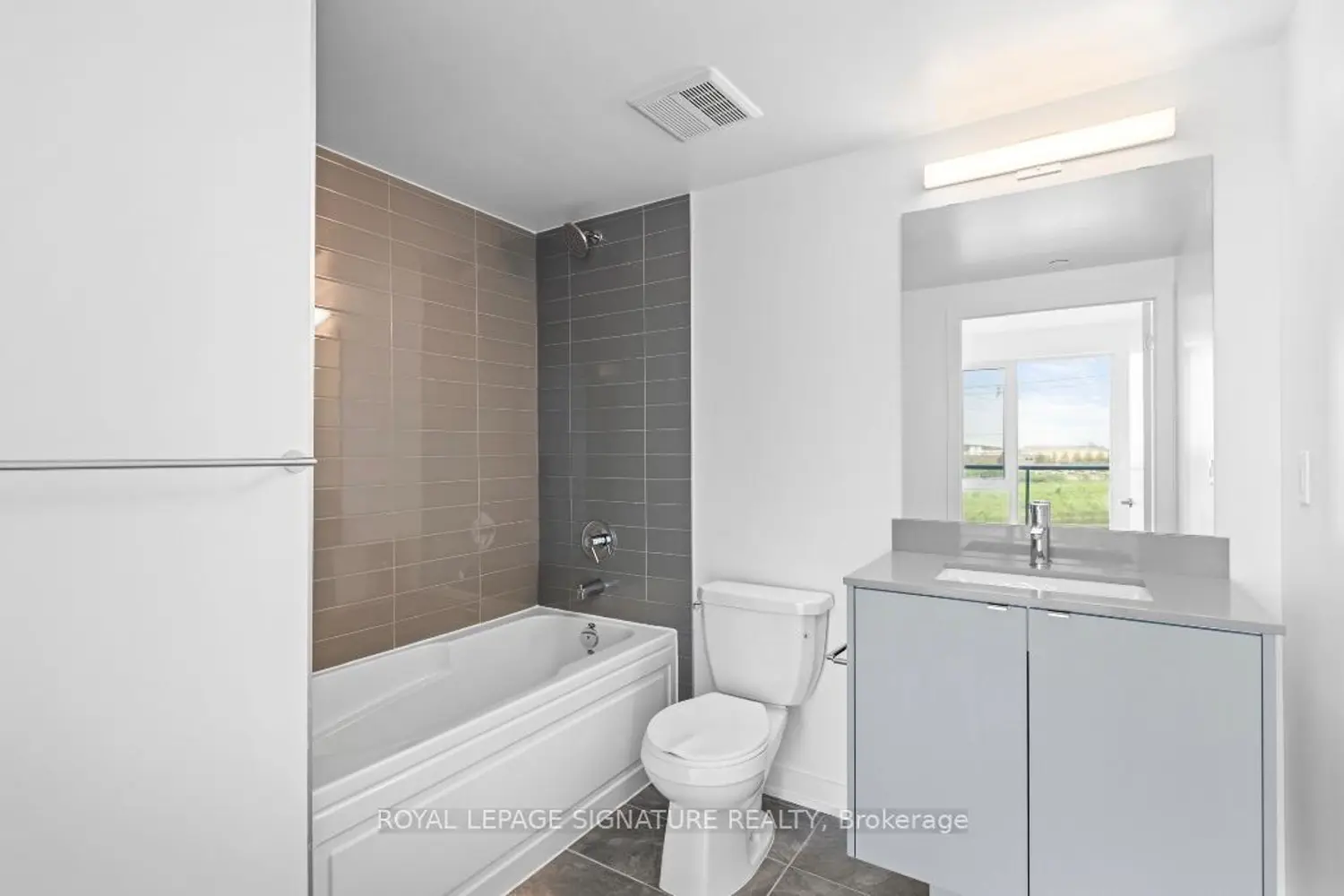 Additional image 18 of 3200 Dakota Common B404