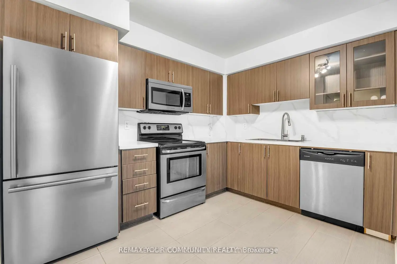 75 Norman Bethune Avenue 420 photo 3