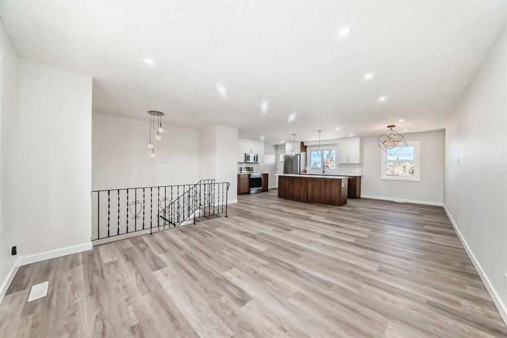 Additional image 3 of 10832 7 Street SW, Calgary, AB, T2W 0G5