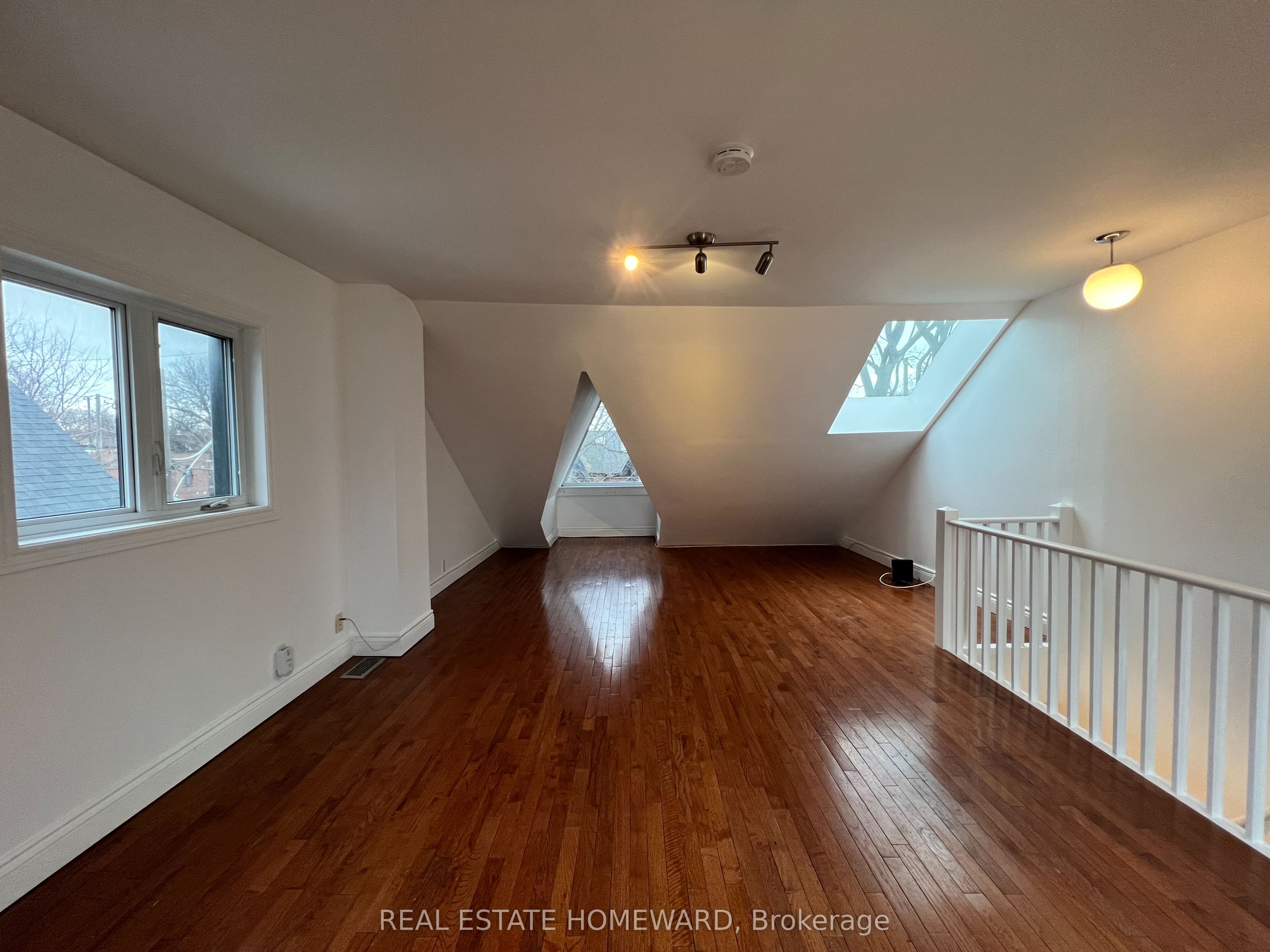 Additional image 3 of Upper-220 Pape Avenue, Toronto, ON, M4M 2V8