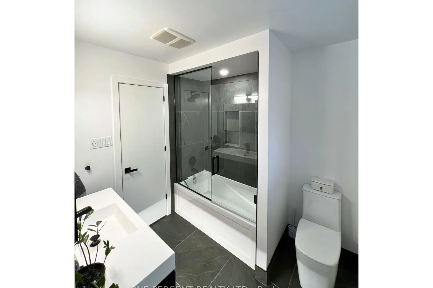 Additional image 10 of 49 Spruceside Crescent