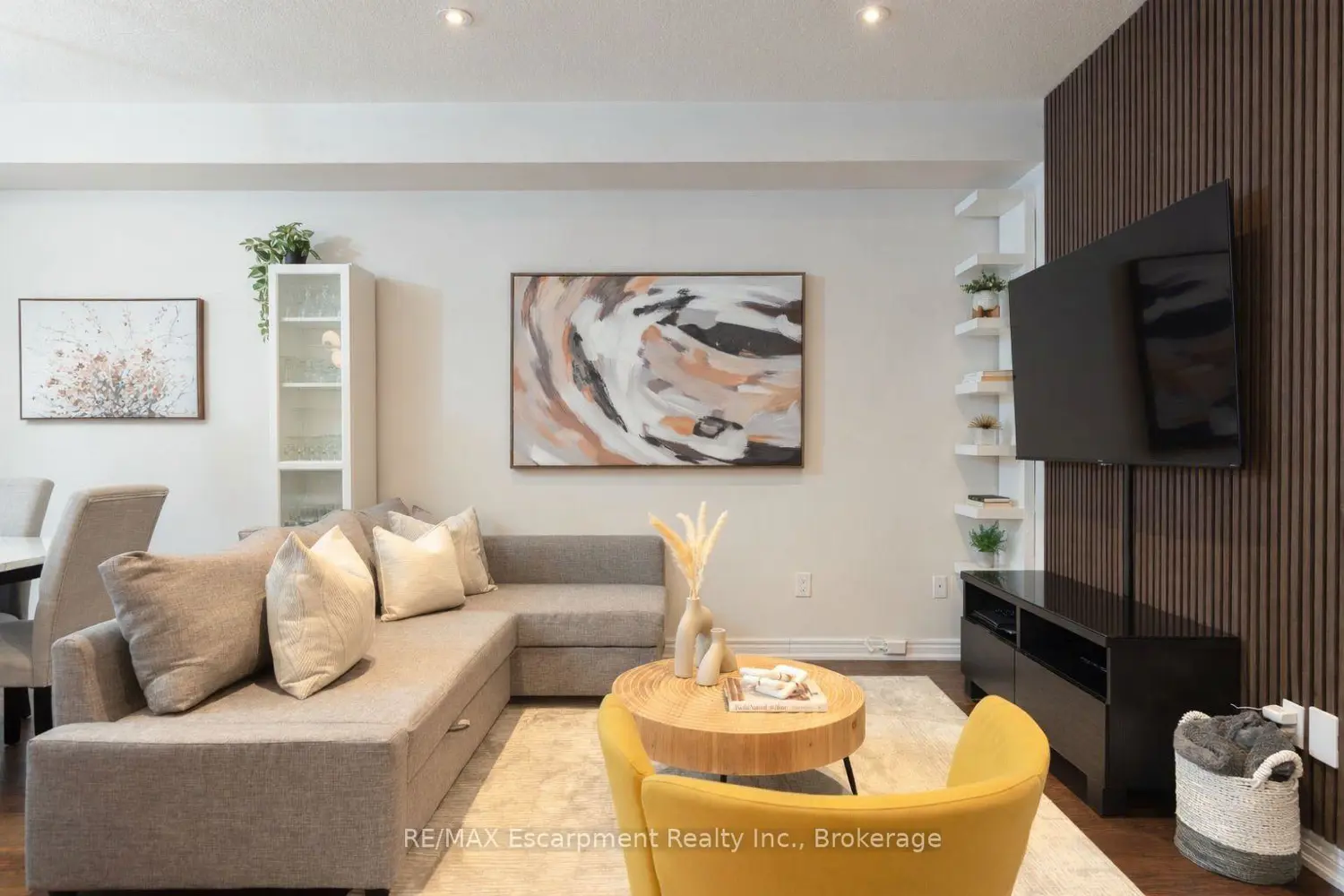 Additional image 8 of 31 Pinot Crescent