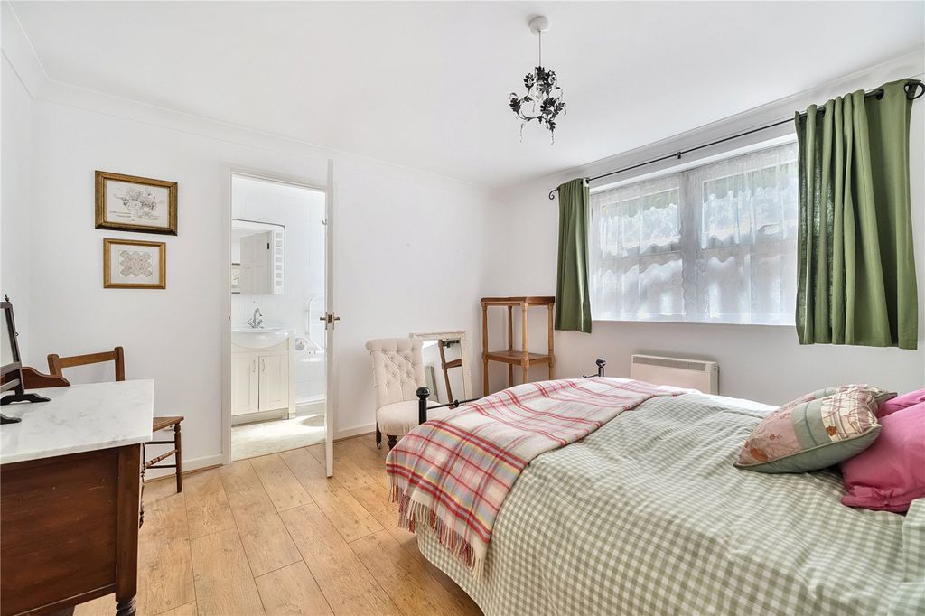 4 bed flat for saleCliff Road, Perranporth, Cornwall TR6 photo 5