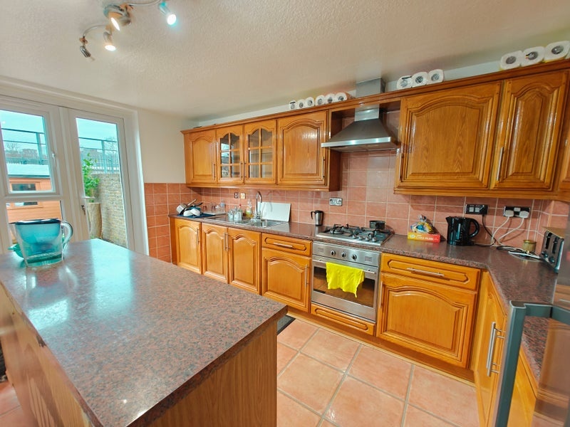 Additional image 4 of Room in a Shared Flat, Min Whitechapel  Near Liverpool Stre, E1, E1 5BU