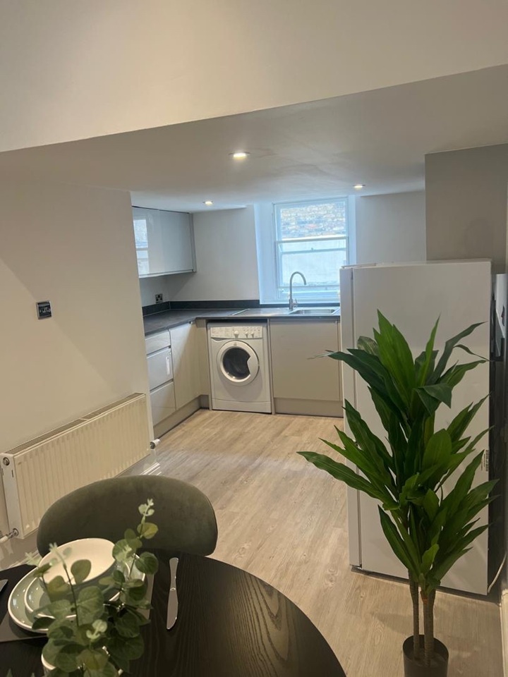 Additional image 3 of 1 Bed Flat, Earls Court Road, SW5, N1 7GU