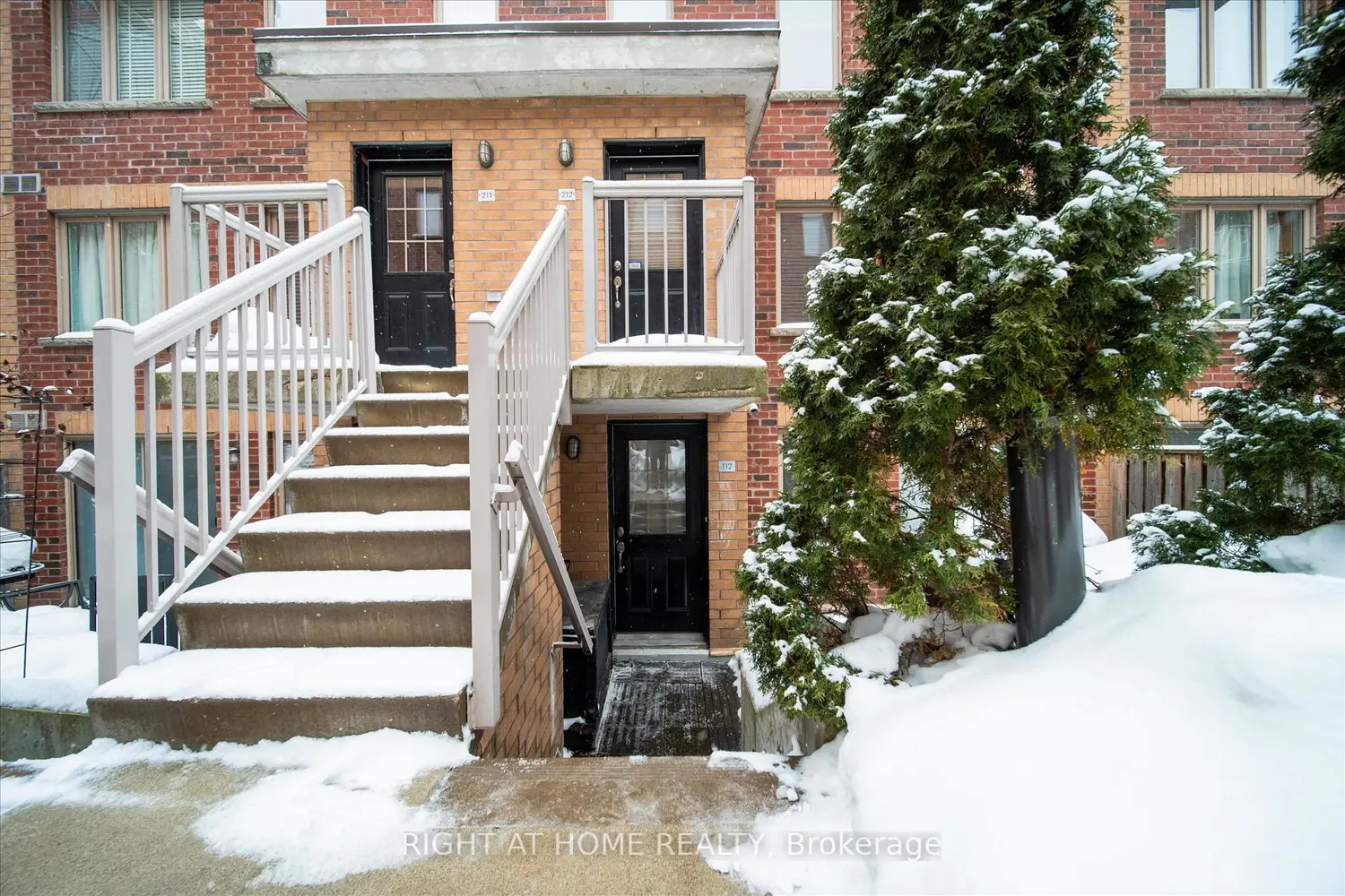 1 Ruttan Street 112 photo 2